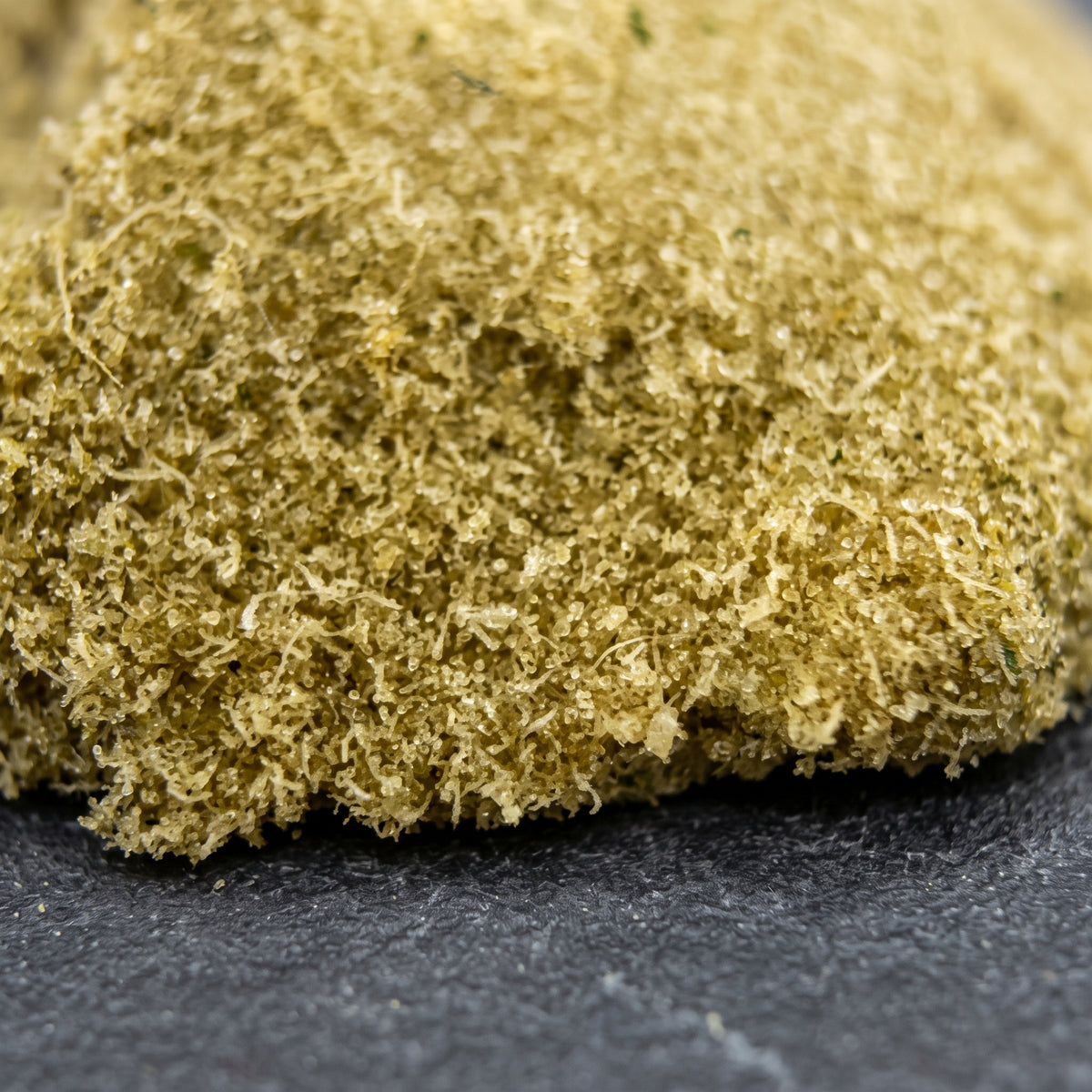 BLONDE KIEF (GRAND DADDY GRAPES)